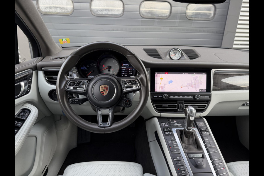 Porsche Macan 3.0 S Sport Chrono | Panoramadak | Camera | Luchtvering | Carbon | GPAYAUDIO | DAB |