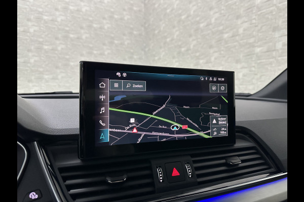 Audi Q5 Sportback 40 TFSI Benzine S-Line | ACC | Sfeerverlichting | Keyless-Entry | Matrix-LED | Virtual-Cockpit | Tour-Pakket | Black-Optic | Camera | Beker-Clima | 3-Zone Clima | Draadloos Laden | Zonwering | 6 mnd. BOVAG Garantie |