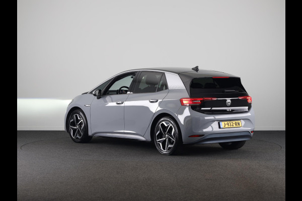 Volkswagen ID.3 First Plus 58 kWh 204 pk | Navigatie | Trekhaak (afneembaar) | Parkeersensoren | Achteruitrijcamera | Matrix LED koplampen | Stoelverwarming |