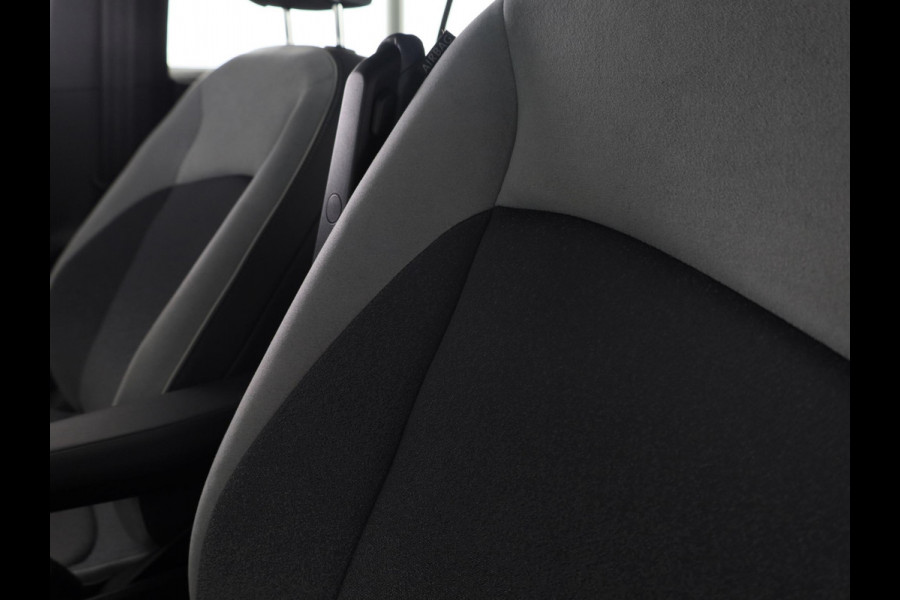 Volkswagen ID.3 First Plus 58 kWh 204 pk | Navigatie | Trekhaak (afneembaar) | Parkeersensoren | Achteruitrijcamera | Matrix LED koplampen | Stoelverwarming |