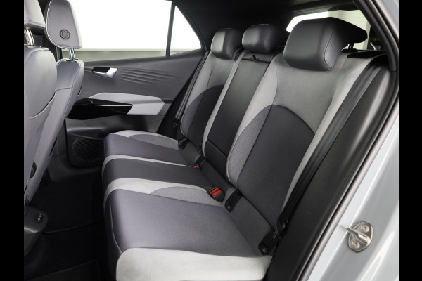 Volkswagen ID.3 First Plus 58 kWh 204 pk | Navigatie | Trekhaak (afneembaar) | Parkeersensoren | Achteruitrijcamera | Matrix LED koplampen | Stoelverwarming |