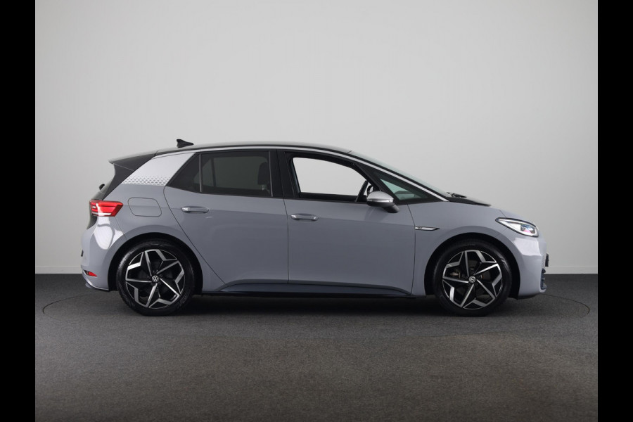 Volkswagen ID.3 First Plus 58 kWh 204 pk | Navigatie | Trekhaak (afneembaar) | Parkeersensoren | Achteruitrijcamera | Matrix LED koplampen | Stoelverwarming |