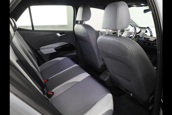 Volkswagen ID.3 First Plus 58 kWh 204 pk | Navigatie | Trekhaak (afneembaar) | Parkeersensoren | Achteruitrijcamera | Matrix LED koplampen | Stoelverwarming |