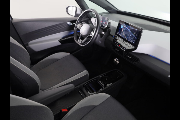 Volkswagen ID.3 First Plus 58 kWh 204 pk | Navigatie | Trekhaak (afneembaar) | Parkeersensoren | Achteruitrijcamera | Matrix LED koplampen | Stoelverwarming |