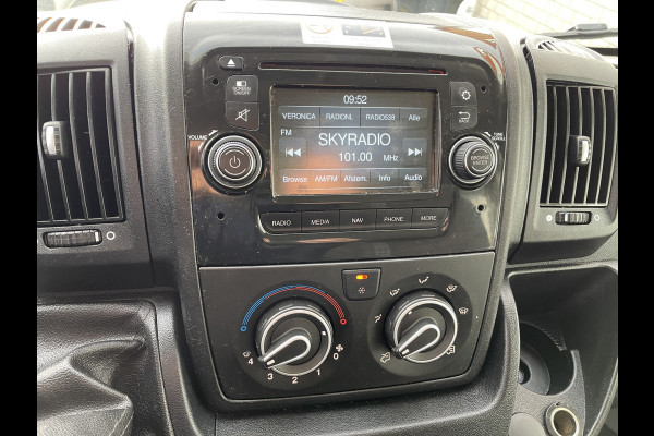 Peugeot Boxer 435 2.0 BlueHDI 164pk Pro bakwagen met Dhollandia laadklep / 440 cm lang / doorladen tot 550 cm mogelijk boven de cabine / euro 6 / airco