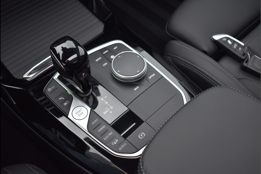 BMW X3 xDrive30e M-Pakket 292 Pk Brooklyn Grau Pano Memory Laser 20 Inch