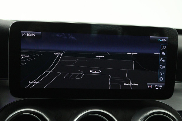 Mercedes-Benz C-Klasse 180 Business Solution AMG (PANORAMADAK, SFEERVERLICHTING, STOELVERWARMING, ACHTERUITRIJCAMERA, SENSOREN)