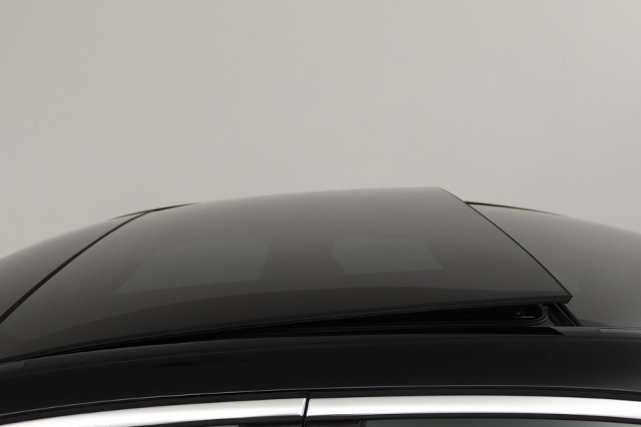 Mercedes-Benz C-Klasse 180 Business Solution AMG (PANORAMADAK, SFEERVERLICHTING, STOELVERWARMING, ACHTERUITRIJCAMERA, SENSOREN)