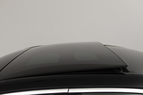 Mercedes-Benz C-Klasse 180 Business Solution AMG (PANORAMADAK, SFEERVERLICHTING, STOELVERWARMING, ACHTERUITRIJCAMERA, SENSOREN)