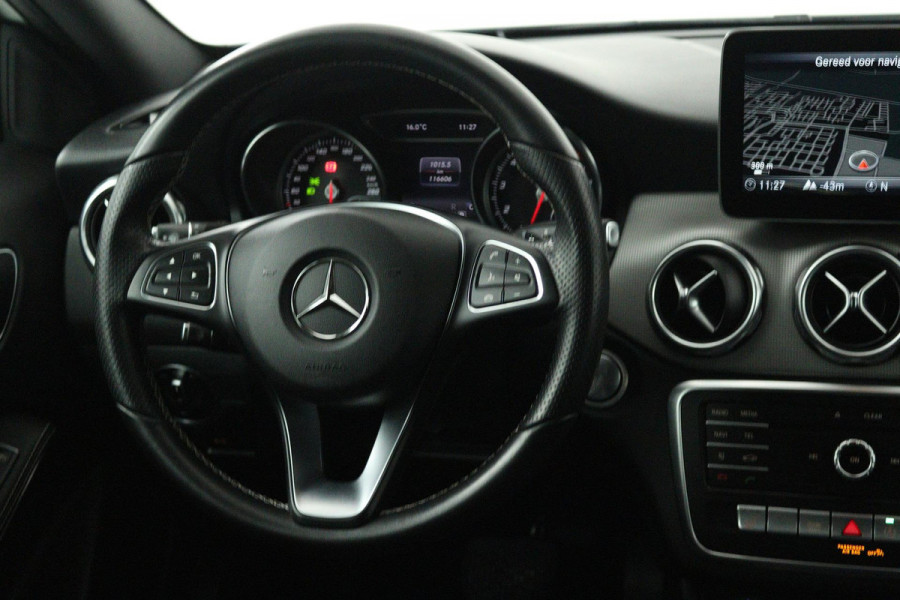 Mercedes-Benz GLA 200 Premium Plus (STOELVERWARMING, ACHTERUITRIJCAMERA, CRUISE CONTROL, PARKEERSENSOREN, NAVIGATIE)