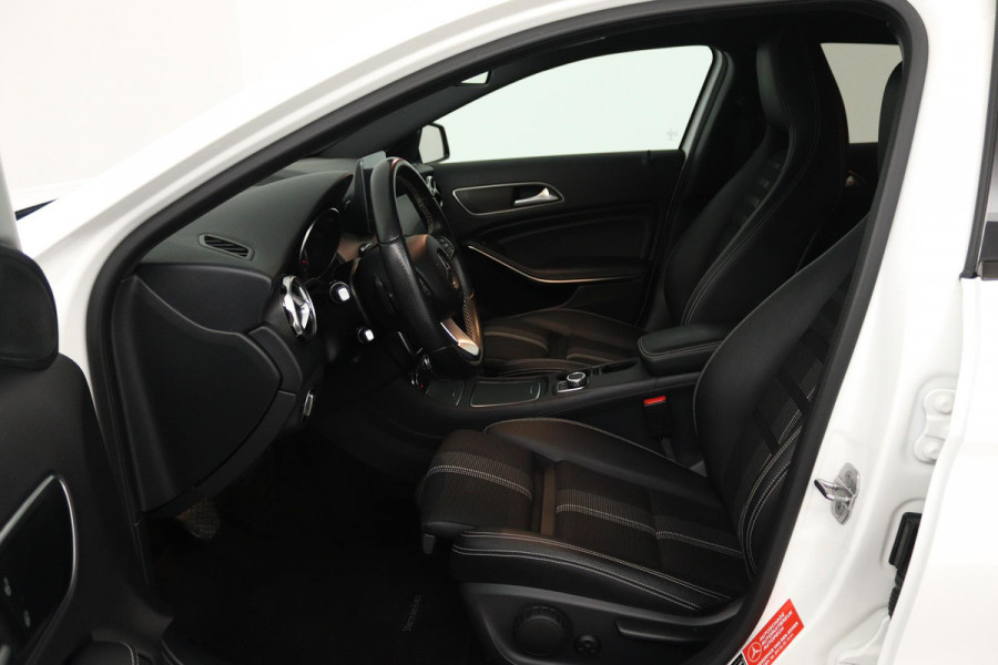 Mercedes-Benz GLA 200 Premium Plus (STOELVERWARMING, ACHTERUITRIJCAMERA, CRUISE CONTROL, PARKEERSENSOREN, NAVIGATIE)