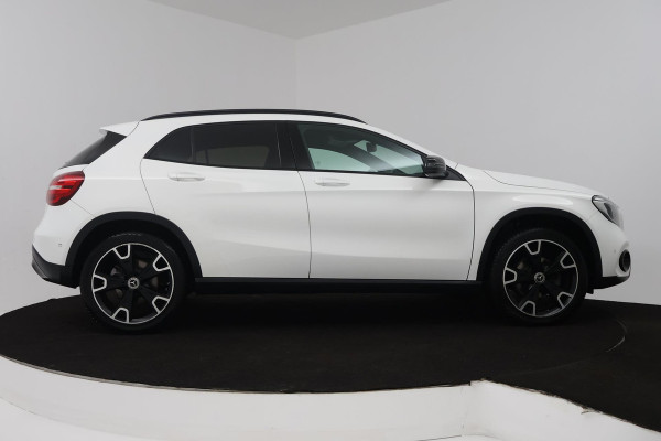 Mercedes-Benz GLA 200 Premium Plus (STOELVERWARMING, ACHTERUITRIJCAMERA, CRUISE CONTROL, PARKEERSENSOREN, NAVIGATIE)