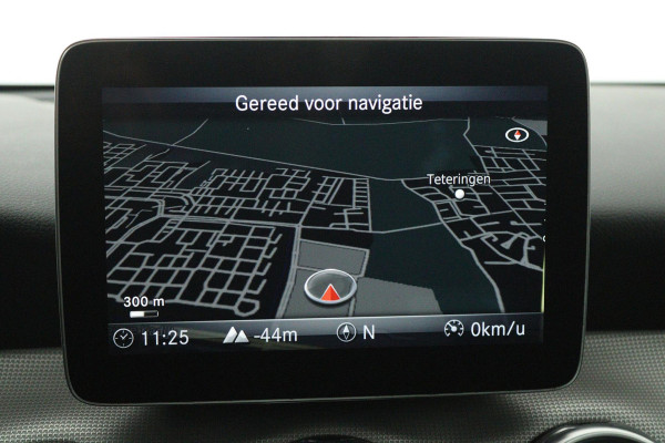 Mercedes-Benz GLA 200 Premium Plus (STOELVERWARMING, ACHTERUITRIJCAMERA, CRUISE CONTROL, PARKEERSENSOREN, NAVIGATIE)