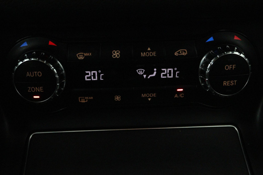 Mercedes-Benz GLA 200 Premium Plus (STOELVERWARMING, ACHTERUITRIJCAMERA, CRUISE CONTROL, PARKEERSENSOREN, NAVIGATIE)