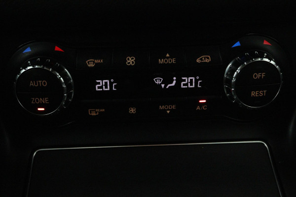 Mercedes-Benz GLA 200 Premium Plus (STOELVERWARMING, ACHTERUITRIJCAMERA, CRUISE CONTROL, PARKEERSENSOREN, NAVIGATIE)
