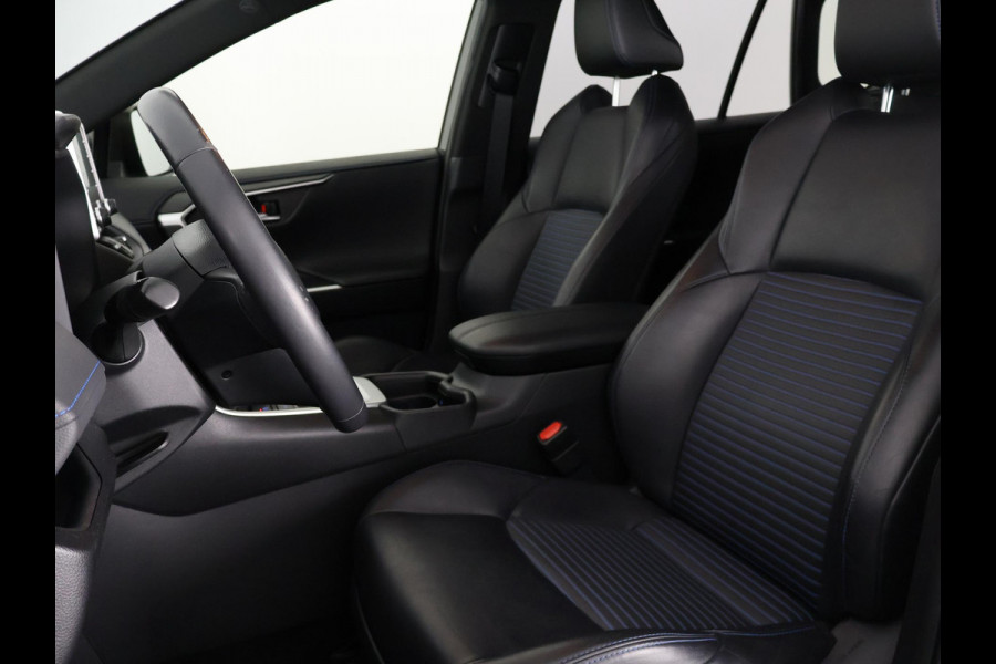 Toyota RAV4 2.5 EXECUTIVE PACK BITONE SCHUIFDAK GARANTIE 2029 LEDER. CAMERA. CARPLAY NAVIGATIE. ELEKTRISCHE ACHTERKLEP