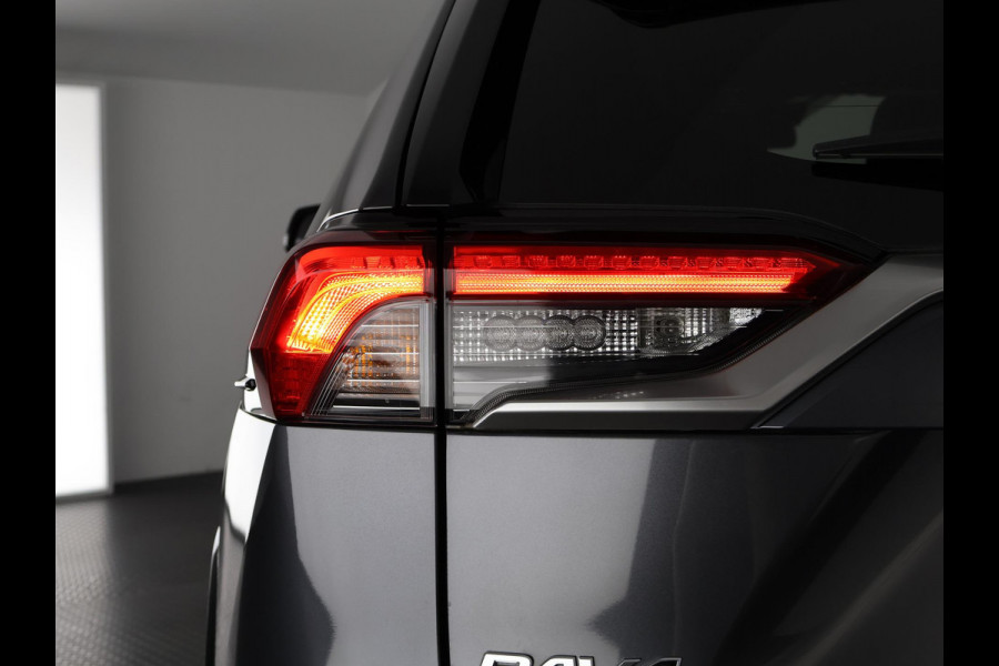Toyota RAV4 2.5 EXECUTIVE PACK BITONE SCHUIFDAK GARANTIE 2029 LEDER. CAMERA. CARPLAY NAVIGATIE. ELEKTRISCHE ACHTERKLEP