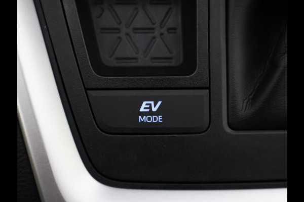 Toyota RAV4 2.5 EXECUTIVE PACK BITONE SCHUIFDAK GARANTIE 2029 LEDER. CAMERA. CARPLAY NAVIGATIE. ELEKTRISCHE ACHTERKLEP