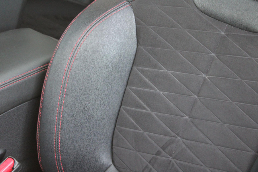 Renault Kadjar 1.3 TCe Black Edition | Automaat | Trekhaak 1500KG | BOSE | Stoelverwarming | Panorama Dak | Navigatie | Cruise Control | Climate Control | Camera |