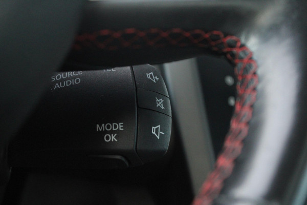 Renault Kadjar 1.3 TCe Black Edition | Automaat | Trekhaak 1500KG | BOSE | Stoelverwarming | Panorama Dak | Navigatie | Cruise Control | Climate Control | Camera |