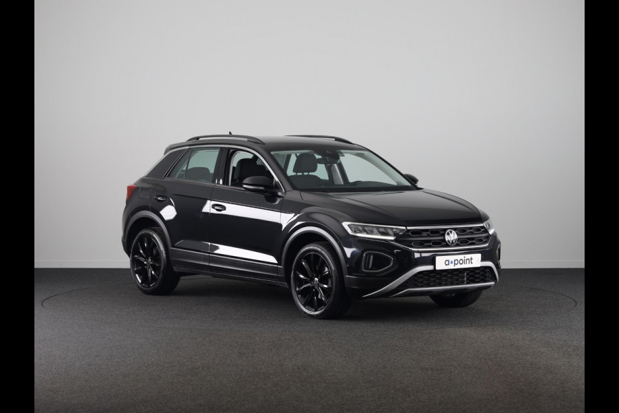 Volkswagen T-Roc 1.5 TSI Life 150 pk Automaat (DSG) | Navigatie | Trekhaak (afneembaar) | Parkeersensoren (Park assist) | Achteruitrijcamera | Stoelverwarming |