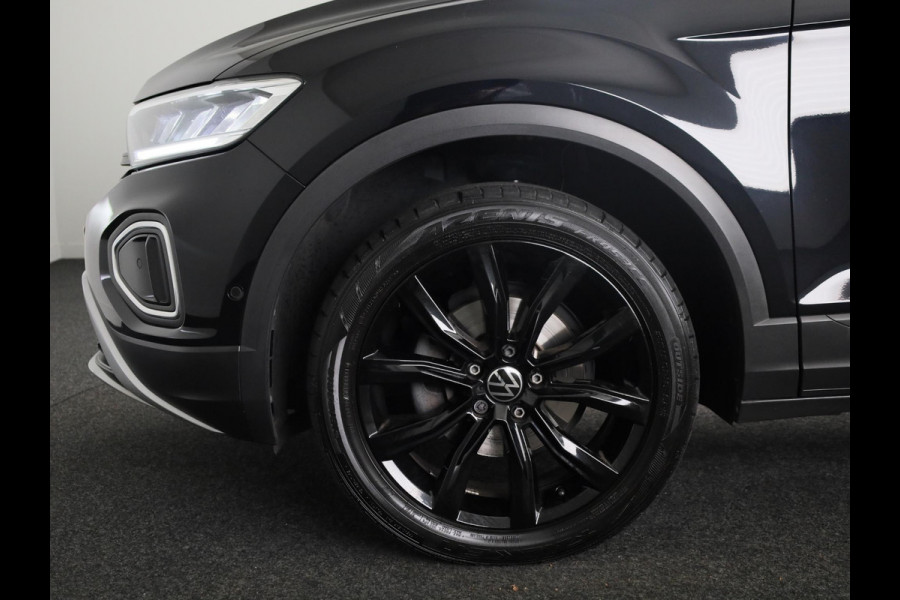 Volkswagen T-Roc 1.5 TSI Life 150 pk Automaat (DSG) | Navigatie | Trekhaak (afneembaar) | Parkeersensoren (Park assist) | Achteruitrijcamera | Stoelverwarming |