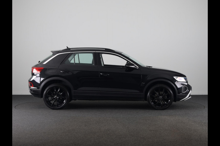Volkswagen T-Roc 1.5 TSI Life 150 pk Automaat (DSG) | Navigatie | Trekhaak (afneembaar) | Parkeersensoren (Park assist) | Achteruitrijcamera | Stoelverwarming |