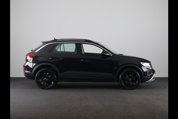 Volkswagen T-Roc 1.5 TSI Life 150 pk Automaat (DSG) | Navigatie | Trekhaak (afneembaar) | Parkeersensoren (Park assist) | Achteruitrijcamera | Stoelverwarming |