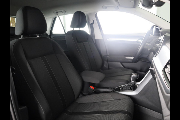 Volkswagen T-Roc 1.5 TSI Life 150 pk Automaat (DSG) | Navigatie | Trekhaak (afneembaar) | Parkeersensoren (Park assist) | Achteruitrijcamera | Stoelverwarming |