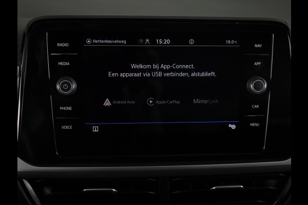 Volkswagen T-Roc 1.5 TSI Life 150 pk Automaat (DSG) | Navigatie | Trekhaak (afneembaar) | Parkeersensoren (Park assist) | Achteruitrijcamera | Stoelverwarming |