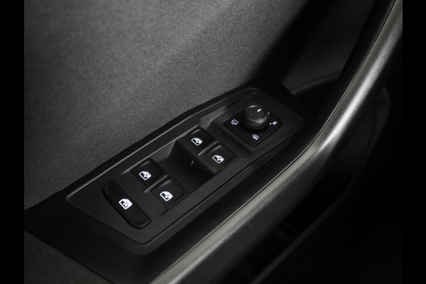 Volkswagen T-Roc 1.5 TSI Life 150 pk Automaat (DSG) | Navigatie | Trekhaak (afneembaar) | Parkeersensoren (Park assist) | Achteruitrijcamera | Stoelverwarming |
