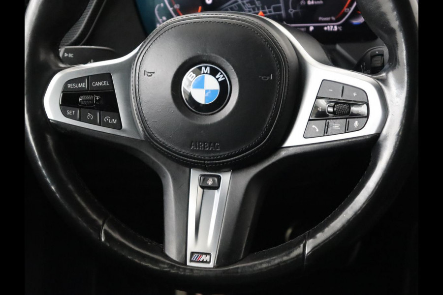 BMW 1-serie 118i M Sport | Panoramadak | Leder | Stoelverwarming | Carplay | Sfeerverlichting | Camera | Live Cockpit | Sportstoelen | Navigatie | Park Assist