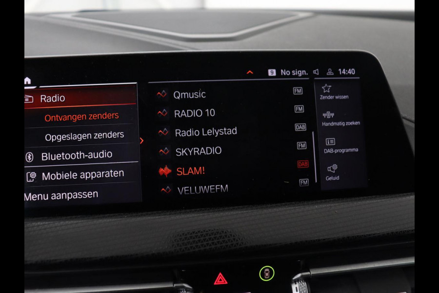 BMW 1-serie 118i M Sport | Panoramadak | Leder | Stoelverwarming | Carplay | Sfeerverlichting | Camera | Live Cockpit | Sportstoelen | Navigatie | Park Assist