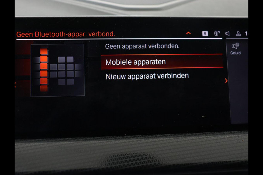 BMW 1-serie 118i M Sport | Panoramadak | Leder | Stoelverwarming | Carplay | Sfeerverlichting | Camera | Live Cockpit | Sportstoelen | Navigatie | Park Assist