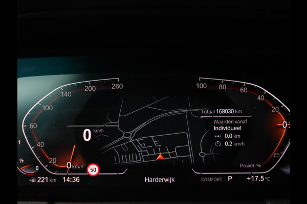 BMW 1-serie 118i M Sport | Panoramadak | Leder | Stoelverwarming | Carplay | Sfeerverlichting | Camera | Live Cockpit | Sportstoelen | Navigatie | Park Assist