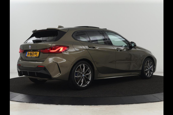 BMW 1-serie 118i M Sport | Panoramadak | Leder | Stoelverwarming | Carplay | Sfeerverlichting | Camera | Live Cockpit | Sportstoelen | Navigatie | Park Assist