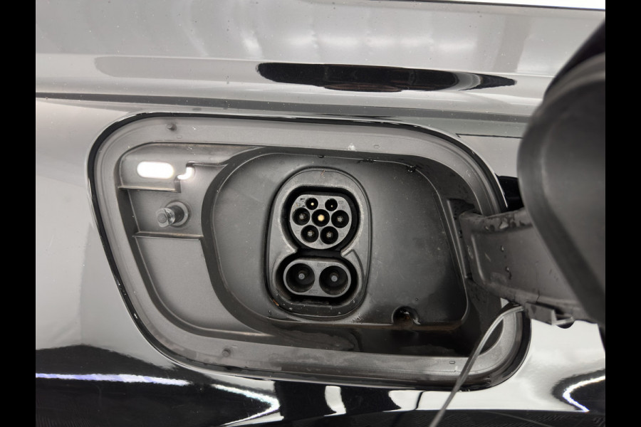 Audi Q4 e-tron 40 Launch Edition Advanced 77 kWh [ 3-Fase ] {SOH-88%} (INCL-BTW) *MATRIX-LED | NAVI-FULLMAP | KEYLESS | CAMERA | DIGI-COCKPIT | DAB | AMBIENT-LIGHT | HEATED-SPORTSEATS | TOWBAR | 19''ALU*