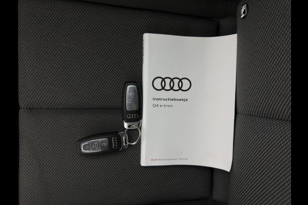 Audi Q4 e-tron 40 Launch Edition Advanced 77 kWh [ 3-Fase ] {SOH-88%} (INCL-BTW) *MATRIX-LED | NAVI-FULLMAP | KEYLESS | CAMERA | DIGI-COCKPIT | DAB | AMBIENT-LIGHT | HEATED-SPORTSEATS | TOWBAR | 19''ALU*