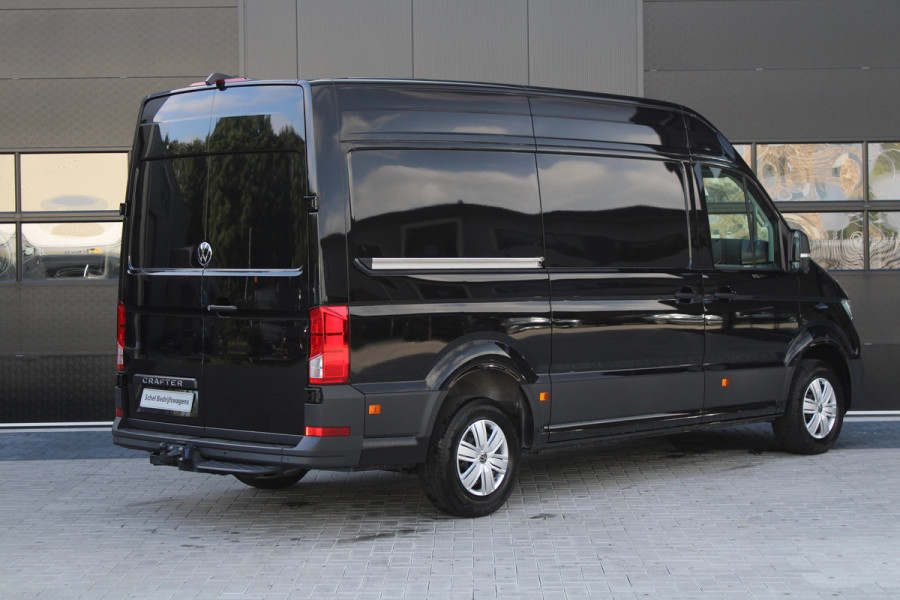Volkswagen Crafter 35 2.0 TDI L3H3 177pk - Facelift - Navigatie - LED - Geveerde stoel - Virtual cockpit - Camera - Trekhaak - Stoelverwarming - Ri