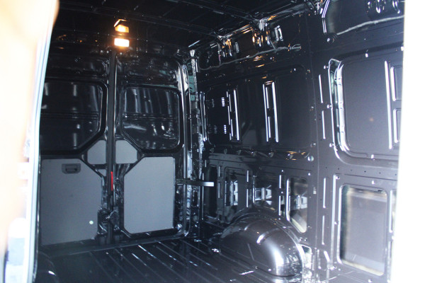 Volkswagen Crafter 35 2.0 TDI L3H3 177pk - Facelift - Navigatie - LED - Geveerde stoel - Virtual cockpit - Camera - Trekhaak - Stoelverwarming - Ri