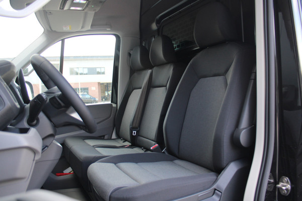 Volkswagen Crafter 35 2.0 TDI L3H3 177pk - Facelift - Navigatie - LED - Geveerde stoel - Virtual cockpit - Camera - Trekhaak - Stoelverwarming - Ri