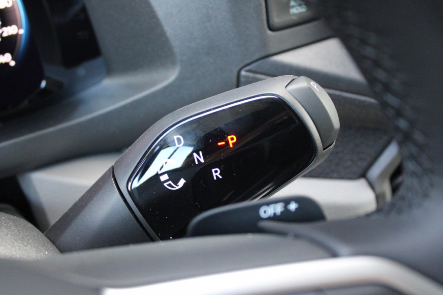 Volkswagen Crafter 35 2.0 TDI L3H3 177pk - Facelift - Navigatie - LED - Geveerde stoel - Virtual cockpit - Camera - Trekhaak - Stoelverwarming - Ri