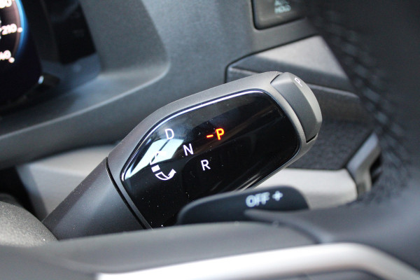 Volkswagen Crafter 35 2.0 TDI L3H3 177pk - Facelift - Navigatie - LED - Geveerde stoel - Virtual cockpit - Camera - Trekhaak - Stoelverwarming - Ri