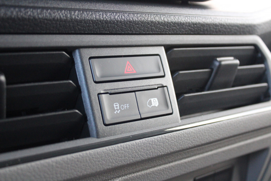 Volkswagen Crafter 35 2.0 TDI L3H3 177pk - Facelift - Navigatie - LED - Geveerde stoel - Virtual cockpit - Camera - Trekhaak - Stoelverwarming - Ri