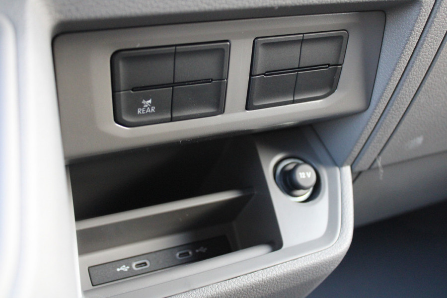 Volkswagen Crafter 35 2.0 TDI L3H3 177pk - Facelift - Navigatie - LED - Geveerde stoel - Virtual cockpit - Camera - Trekhaak - Stoelverwarming - Ri