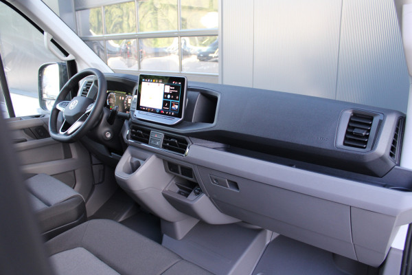 Volkswagen Crafter 35 2.0 TDI L3H3 177pk - Facelift - Navigatie - LED - Geveerde stoel - Virtual cockpit - Camera - Trekhaak - Stoelverwarming - Ri
