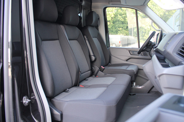 Volkswagen Crafter 35 2.0 TDI L3H3 177pk - Facelift - Navigatie - LED - Geveerde stoel - Virtual cockpit - Camera - Trekhaak - Stoelverwarming - Ri