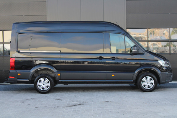 Volkswagen Crafter 35 2.0 TDI L3H3 177pk - Facelift - Navigatie - LED - Geveerde stoel - Virtual cockpit - Camera - Trekhaak - Stoelverwarming - Ri