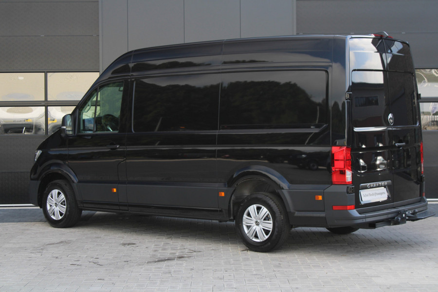 Volkswagen Crafter 35 2.0 TDI L3H3 177pk - Facelift - Navigatie - LED - Geveerde stoel - Virtual cockpit - Camera - Trekhaak - Stoelverwarming - Ri