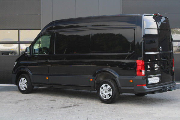 Volkswagen Crafter 35 2.0 TDI L3H3 177pk - Facelift - Navigatie - LED - Geveerde stoel - Virtual cockpit - Camera - Trekhaak - Stoelverwarming - Ri